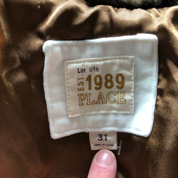 Children’s Place faux fur wrap - Picture 3 of 3